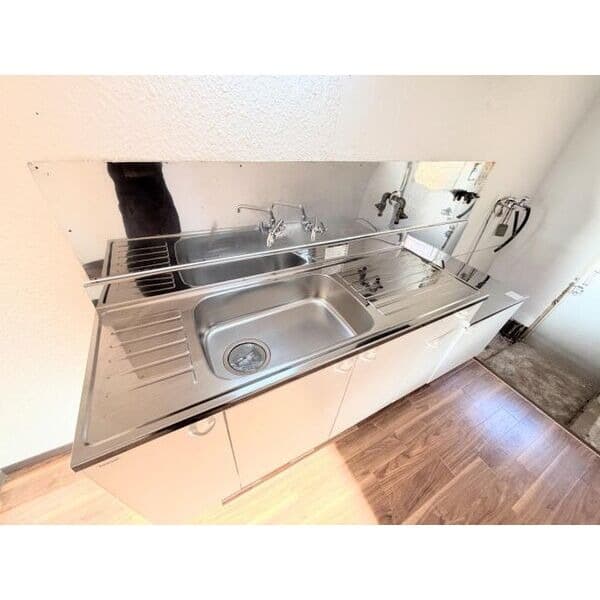 Room image 12