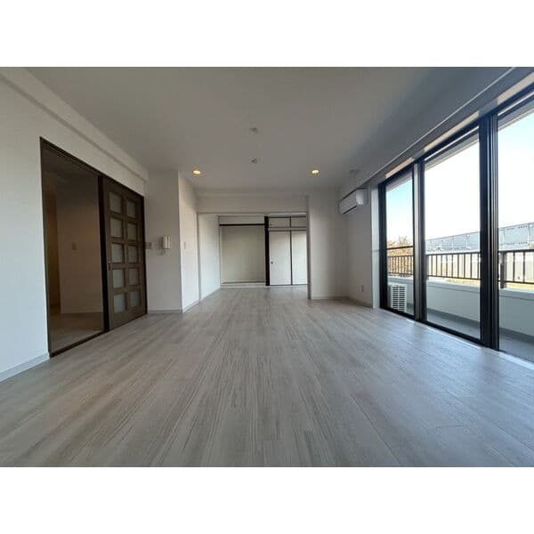 Room image 9