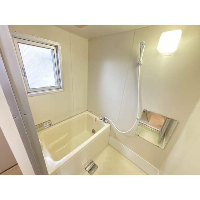 Room image 8