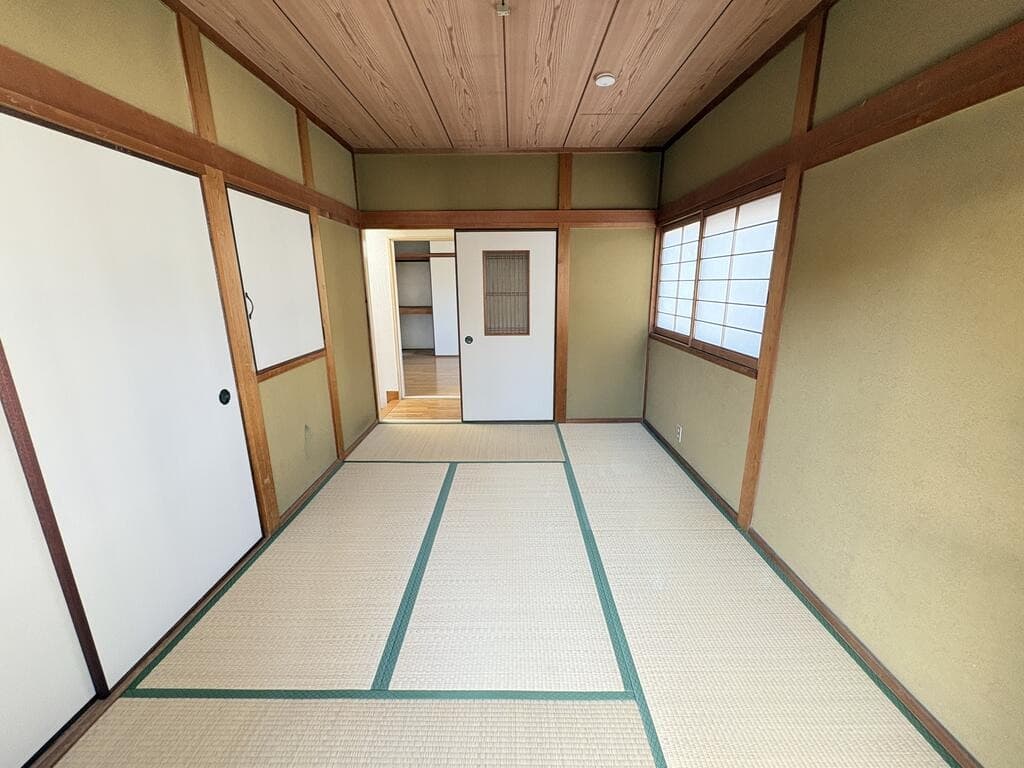 Room image 8