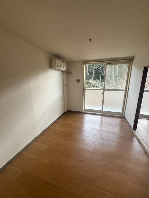 Preview interior of seaside hills