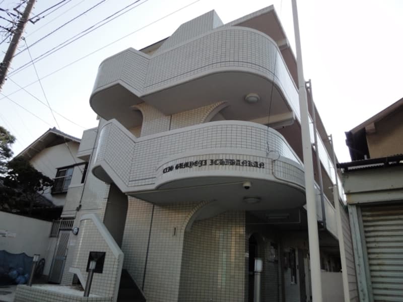 Main exterior of Clio Gumyoji Ichibankan