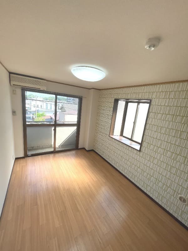 Preview interior of Tanak Hadano