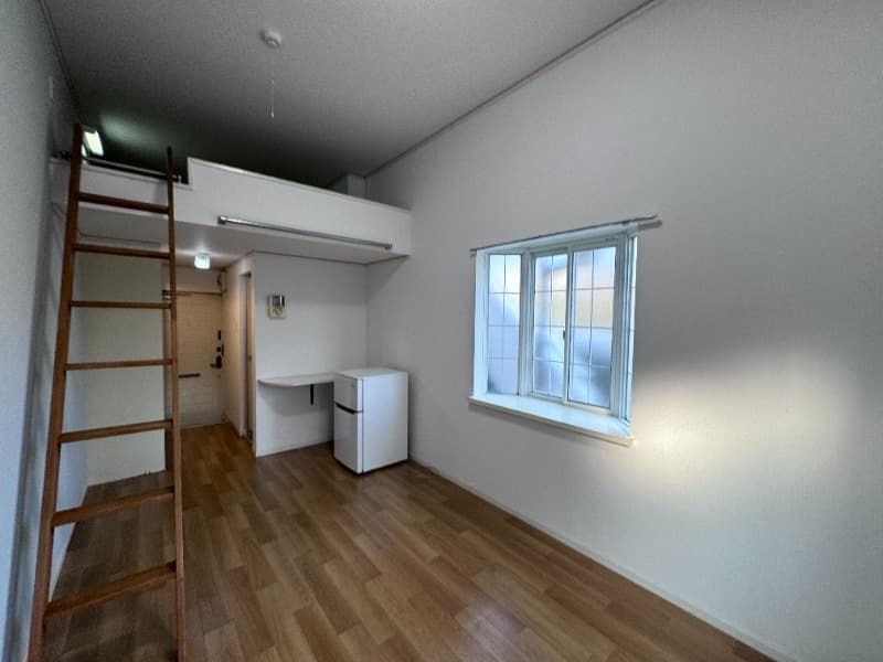 Room image 8