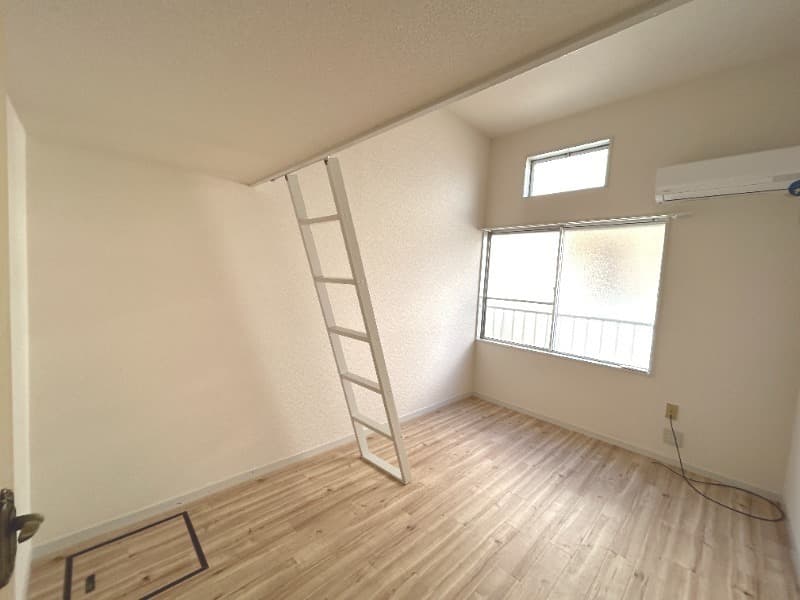 Preview interior of Kronos Samukawa