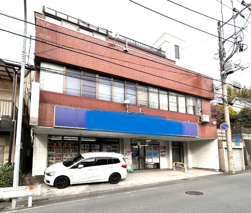 Main exterior of Chronos Serigaya