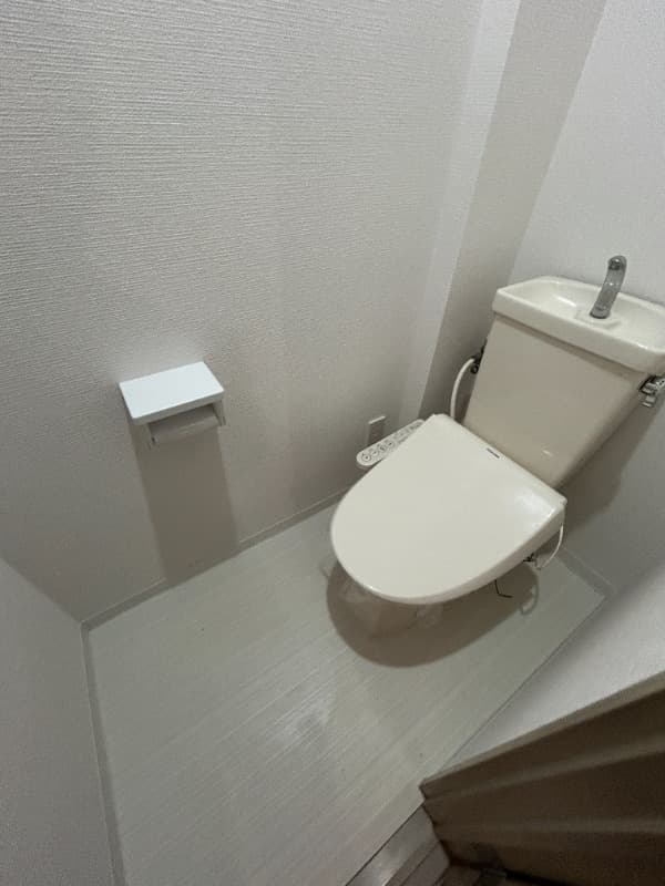 Room image 8