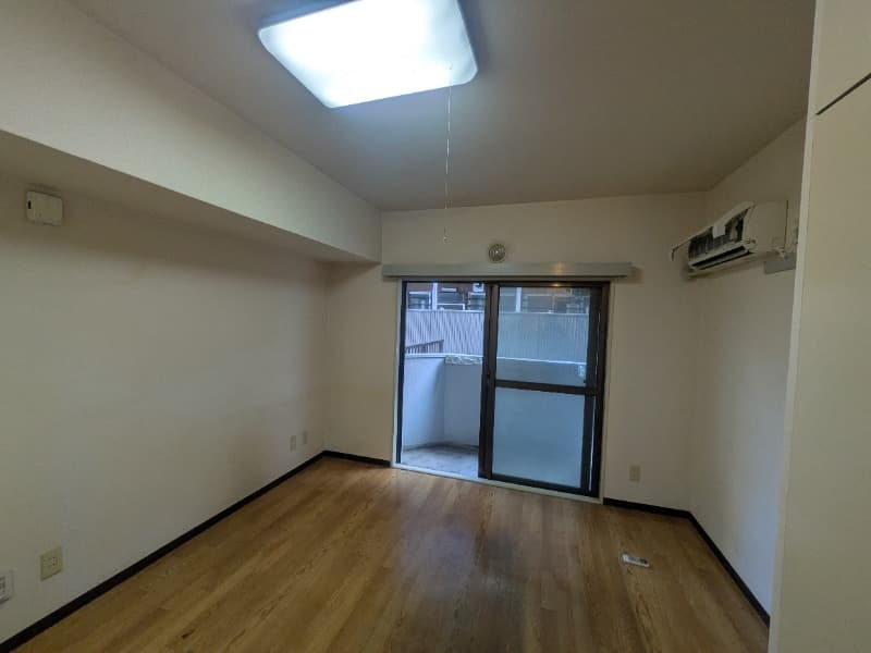 Preview interior of orange coat hiyoshi