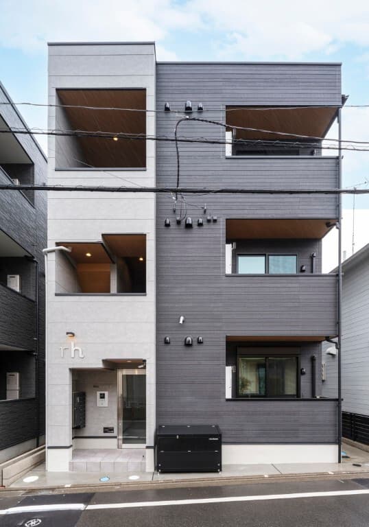 Main exterior of Résonne Noir