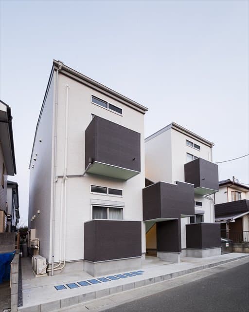 Main exterior of Legend II (Legend Two)