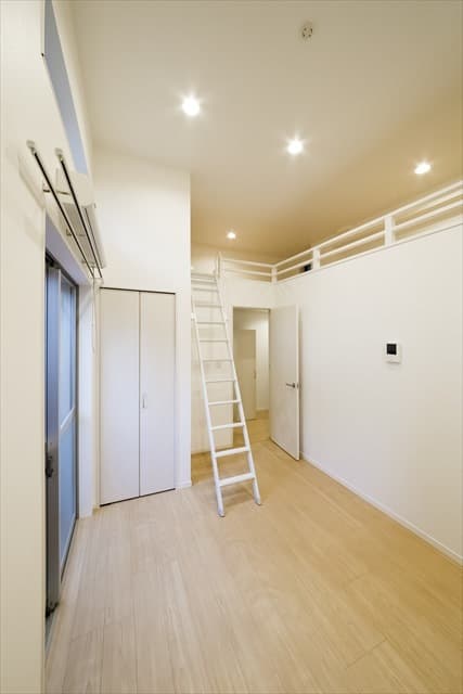 Preview interior of Legend II (Legend Two)