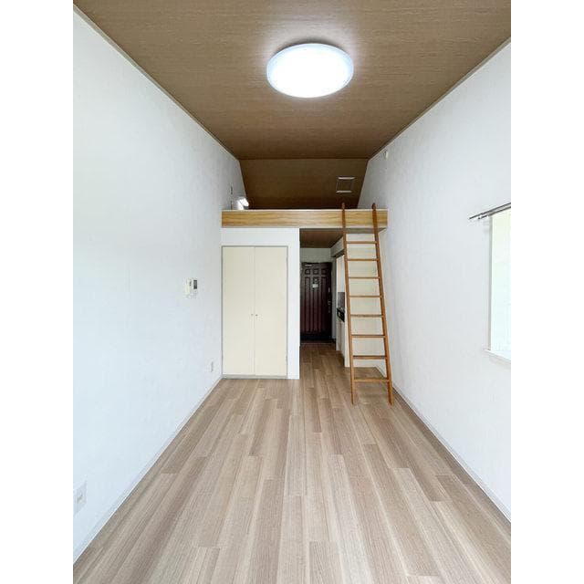 Room image 11
