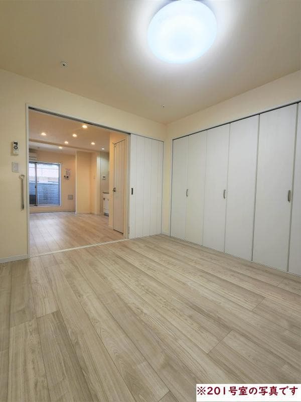 Room image 8