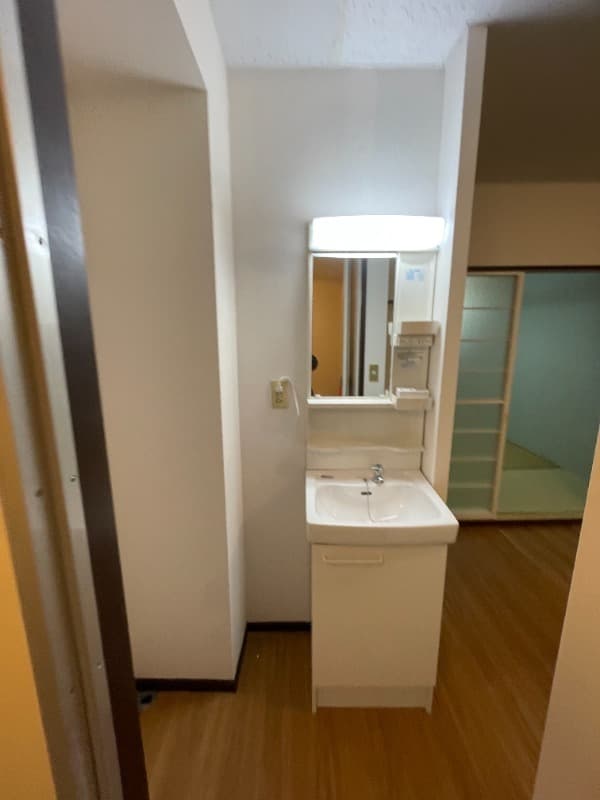 Room image 8