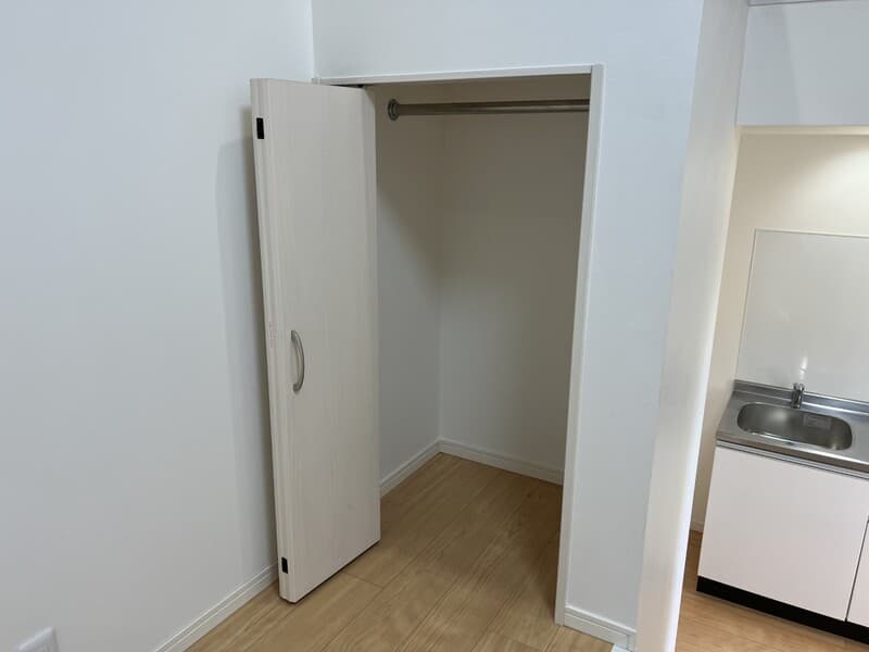 Room image 8