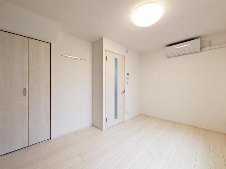 Room image 13