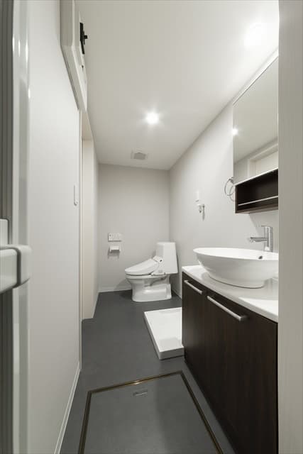 Room image 16