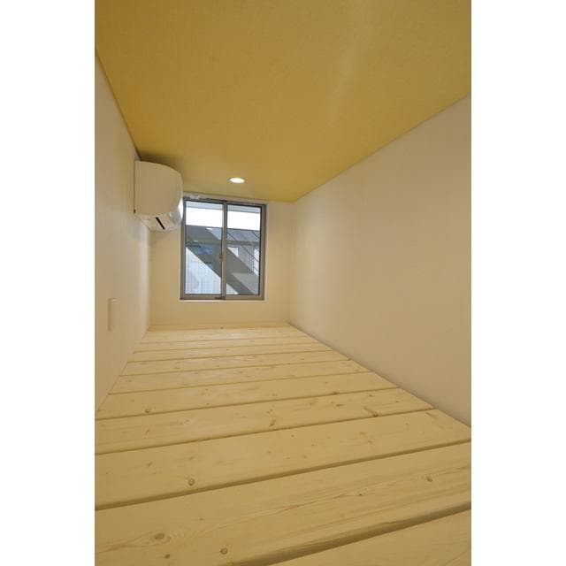 Room image 13