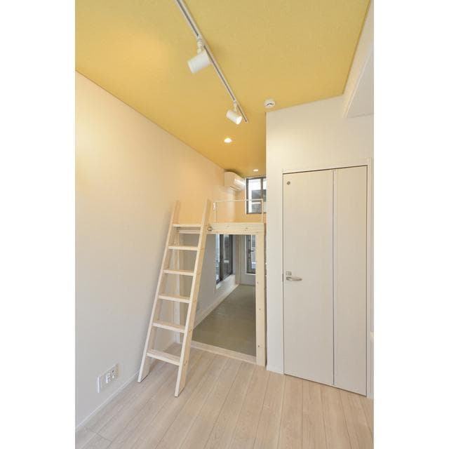 Room image 9