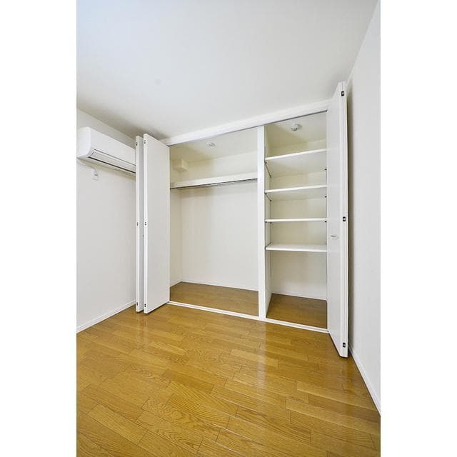 Room image 16