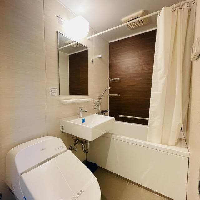 Room image 8