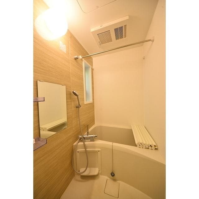 Room image 9