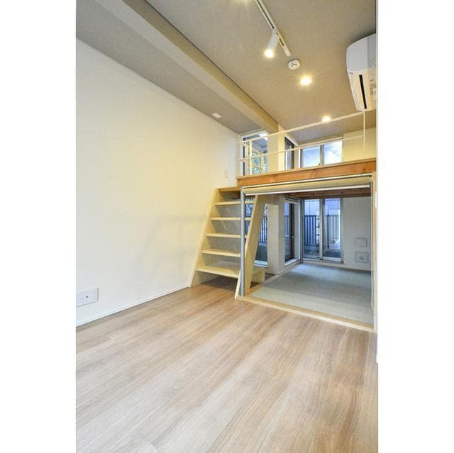 Room image 10