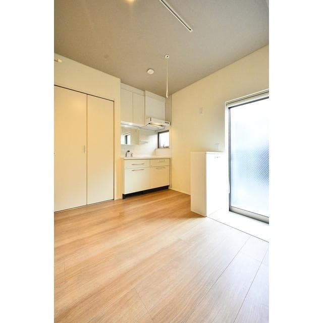 Room image 9