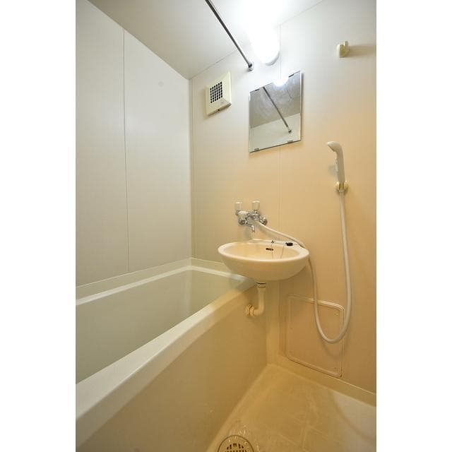 Room image 9