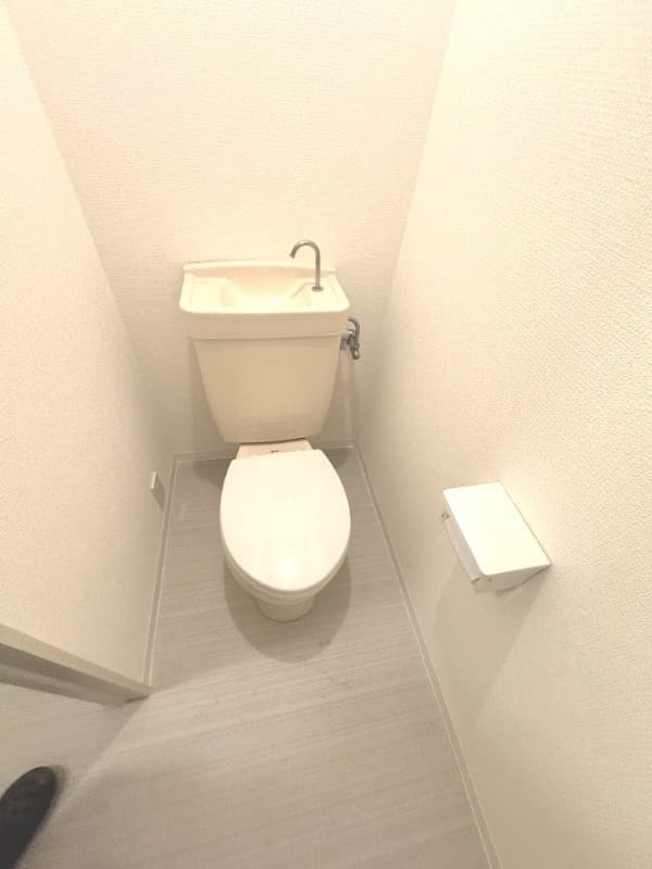 Room image 8