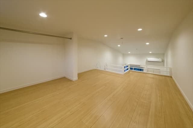 Room image 8