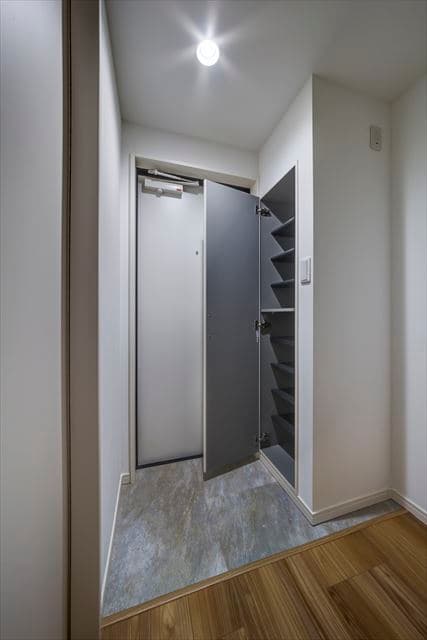 Room image 8