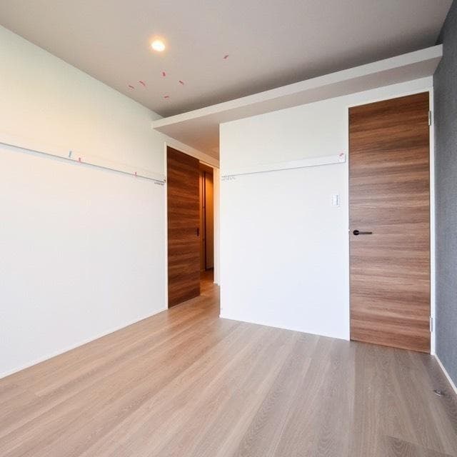 Room image 16