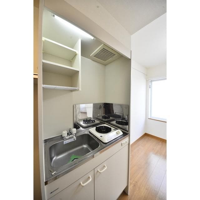 Room image 8