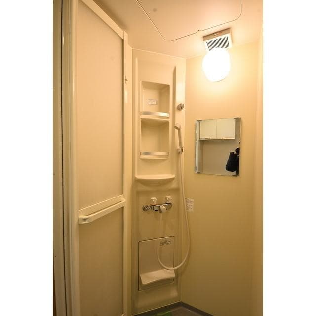 Room image 9