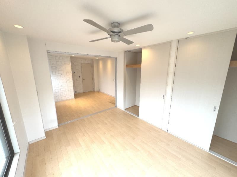 Room image 8
