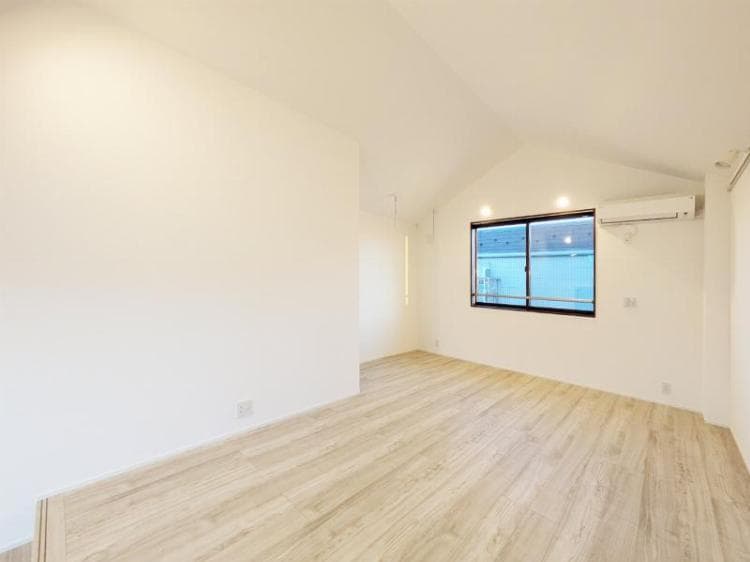 Room image 13
