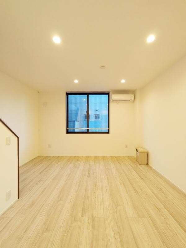 Room image 16
