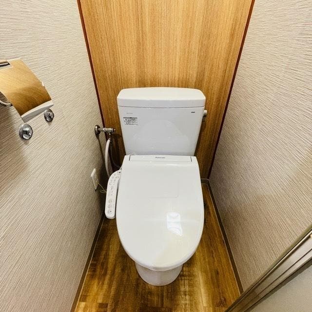 Room image 8