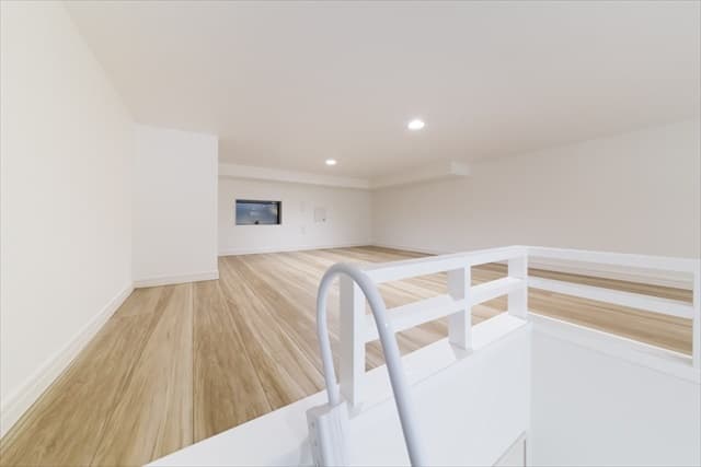 Room image 8