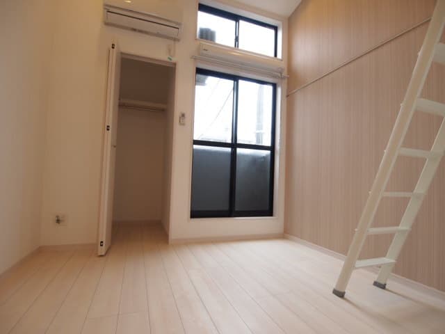 Room image 8