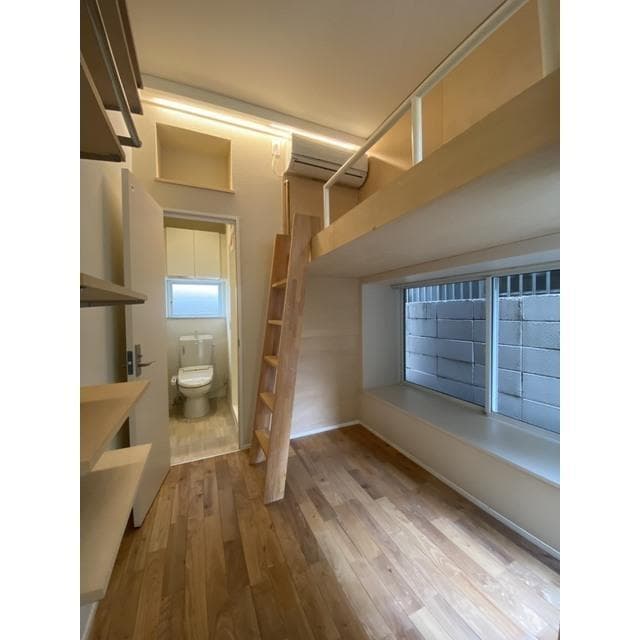 Room image 10