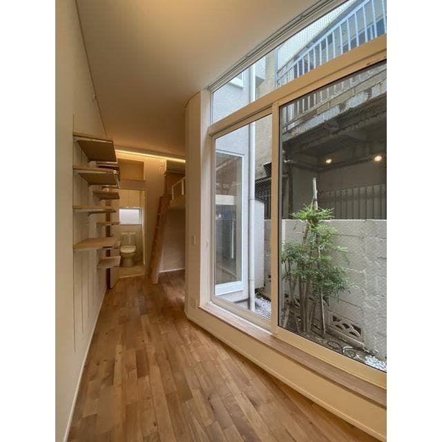 Room image 11