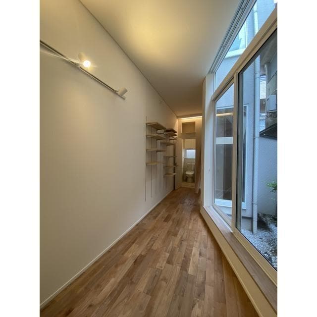 Room image 12