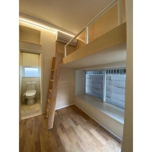 Room image 9