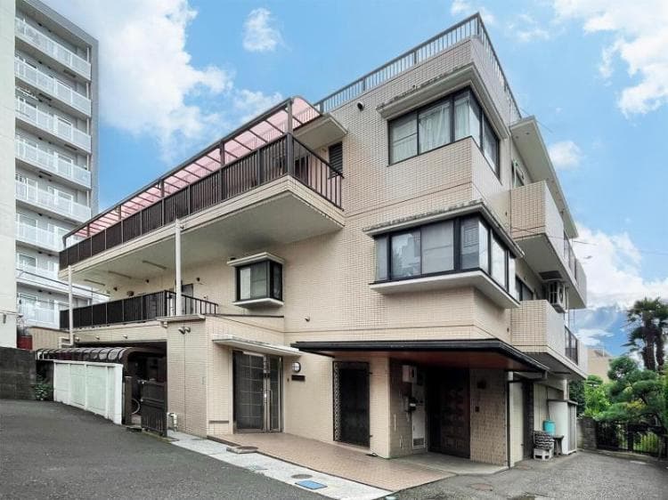 Main exterior of Heim Kamiyo