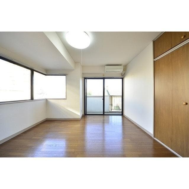 Room image 12