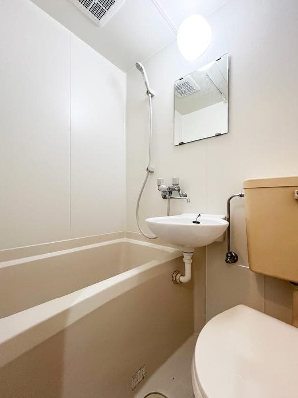 Room image 8