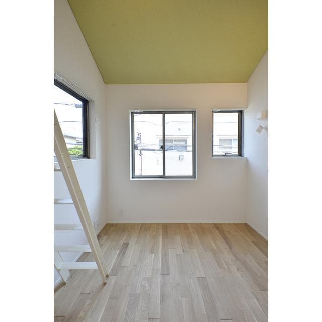 Room image 13