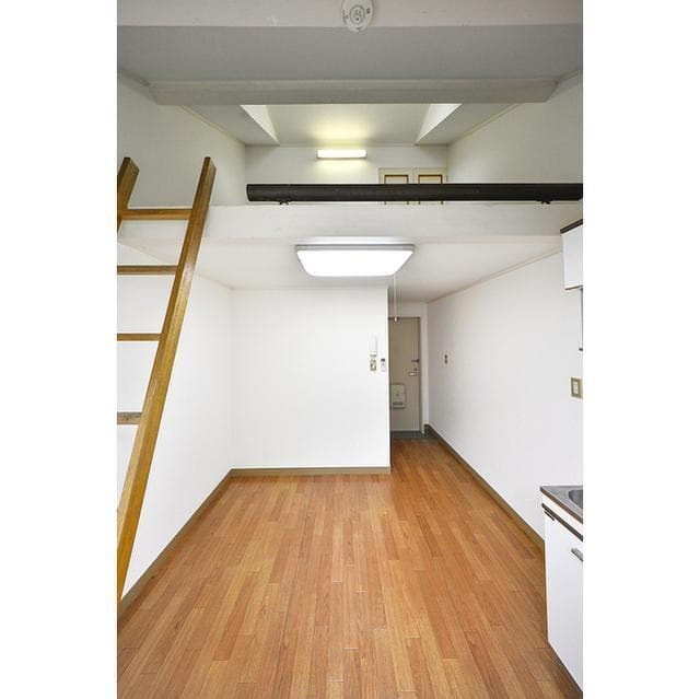 Room image 12
